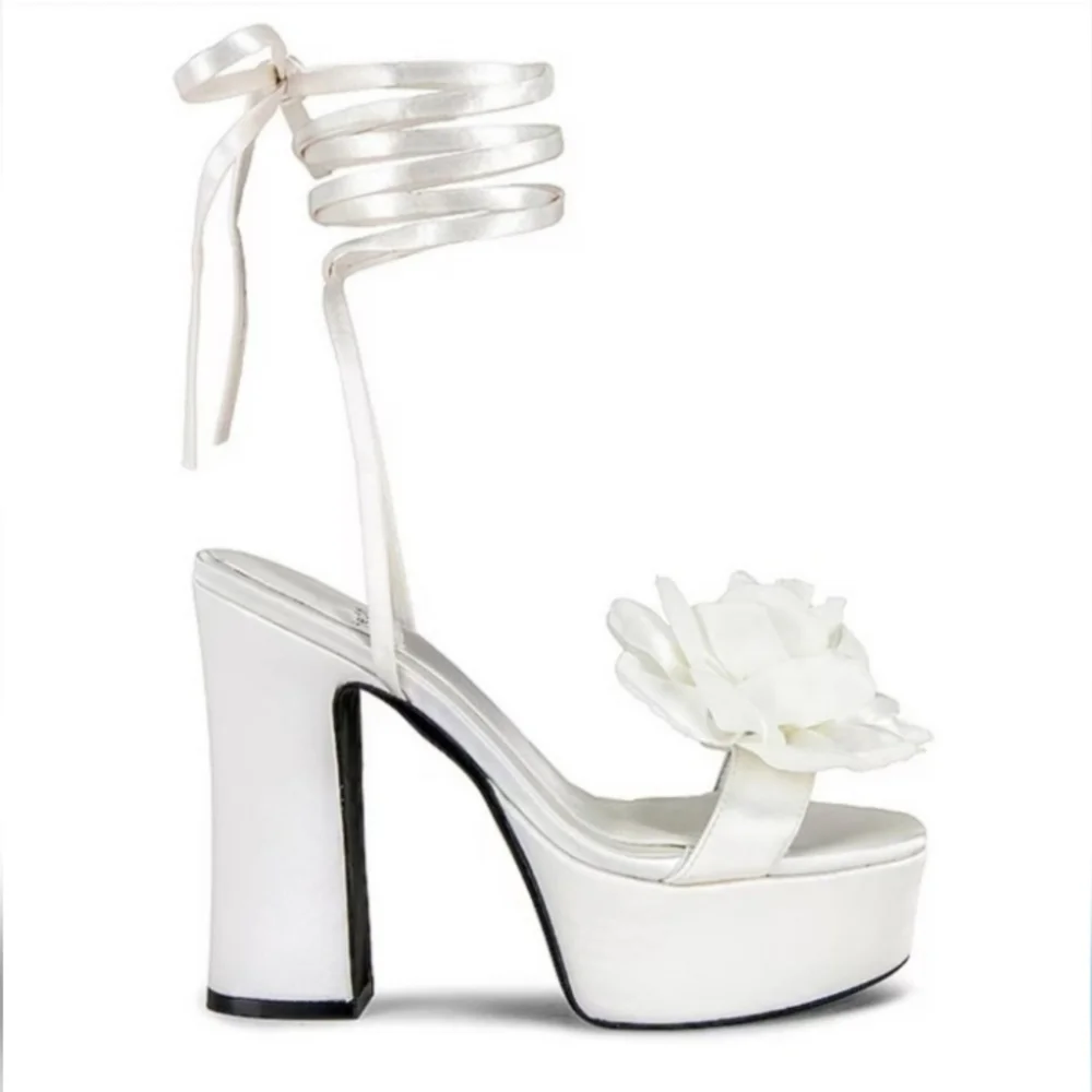 Jeffrey Campbell Blossoming White Satin Floral Platform Bridal Heels 9 NWT